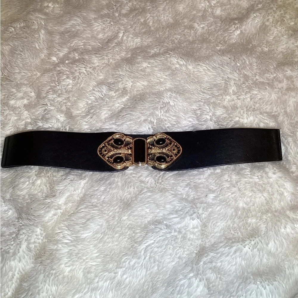 Chico’s black elastic faux leather belt size large